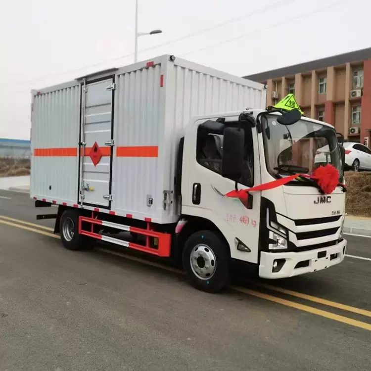 解放J67吨8吨危险品厢式车2类危险品厢式运输车送车到家