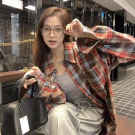 春季复古磨毛洋气格子衬衫女外穿宽松大码盐系上衣长袖衬衣外套