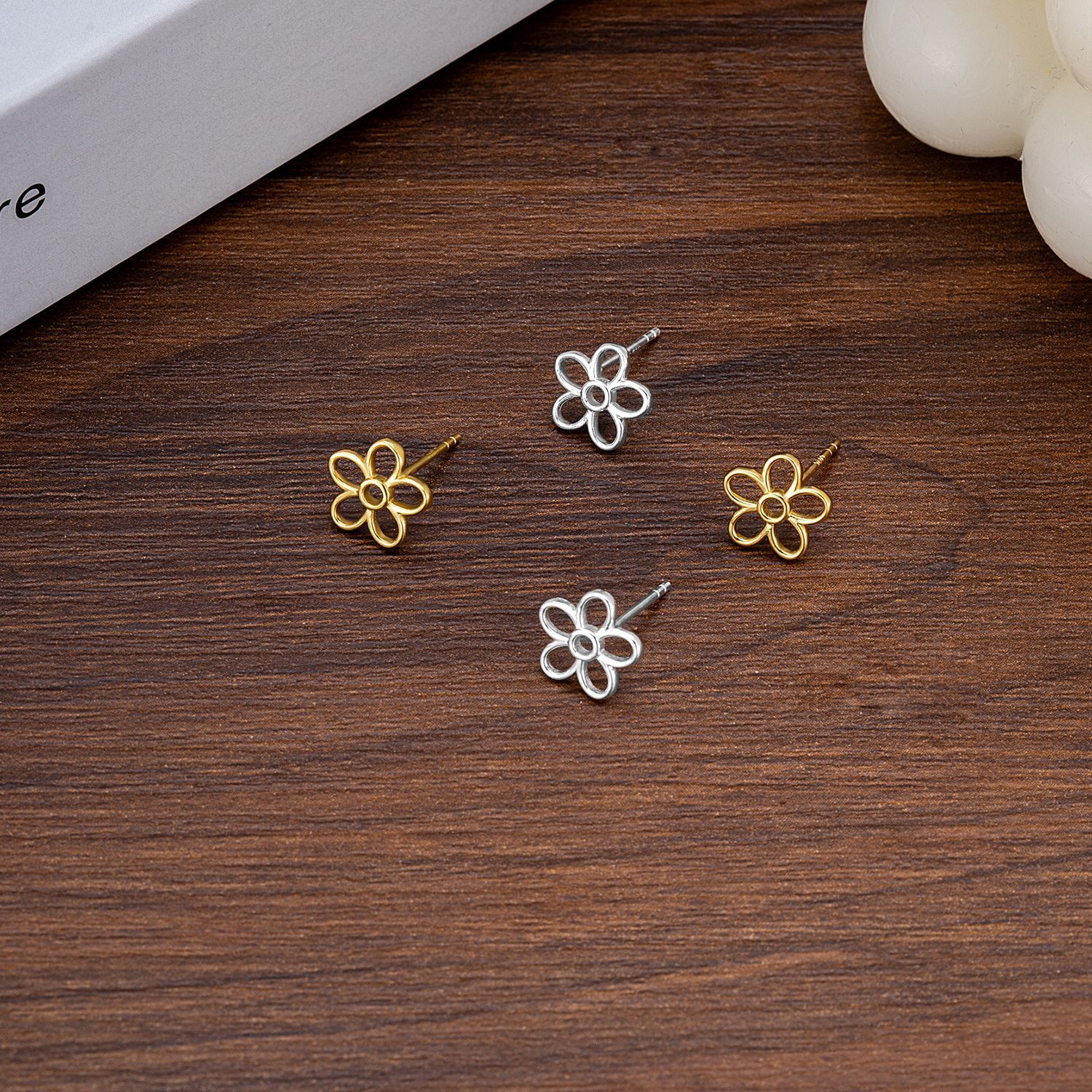 Sophisticated small cute fashionable elegant earrings