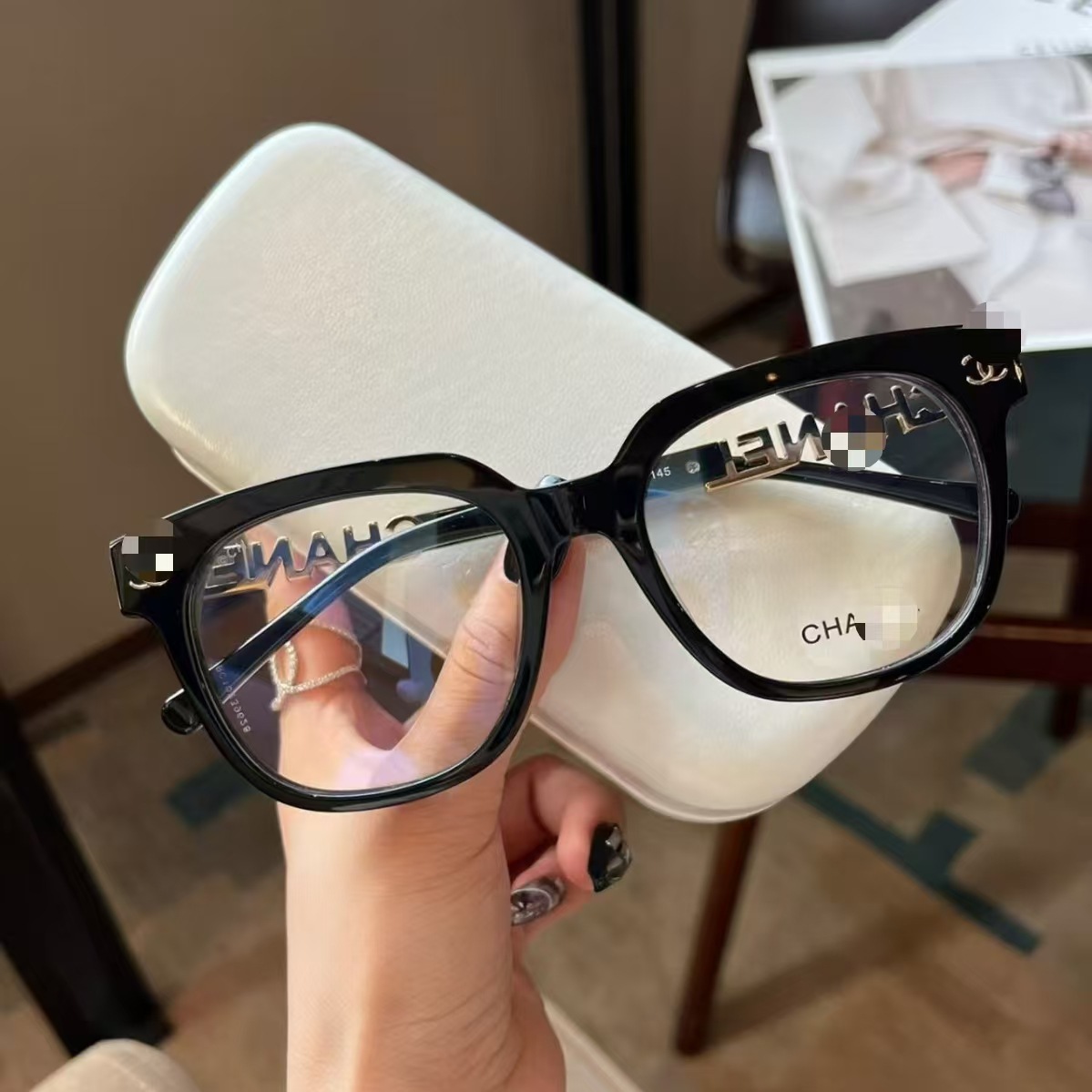 Xiaoxiangの新しい0748ブラックウォリアーミラーフレームサングラス、日常使いに多用途、フラットミラー度付き、バッチに合わせることができます