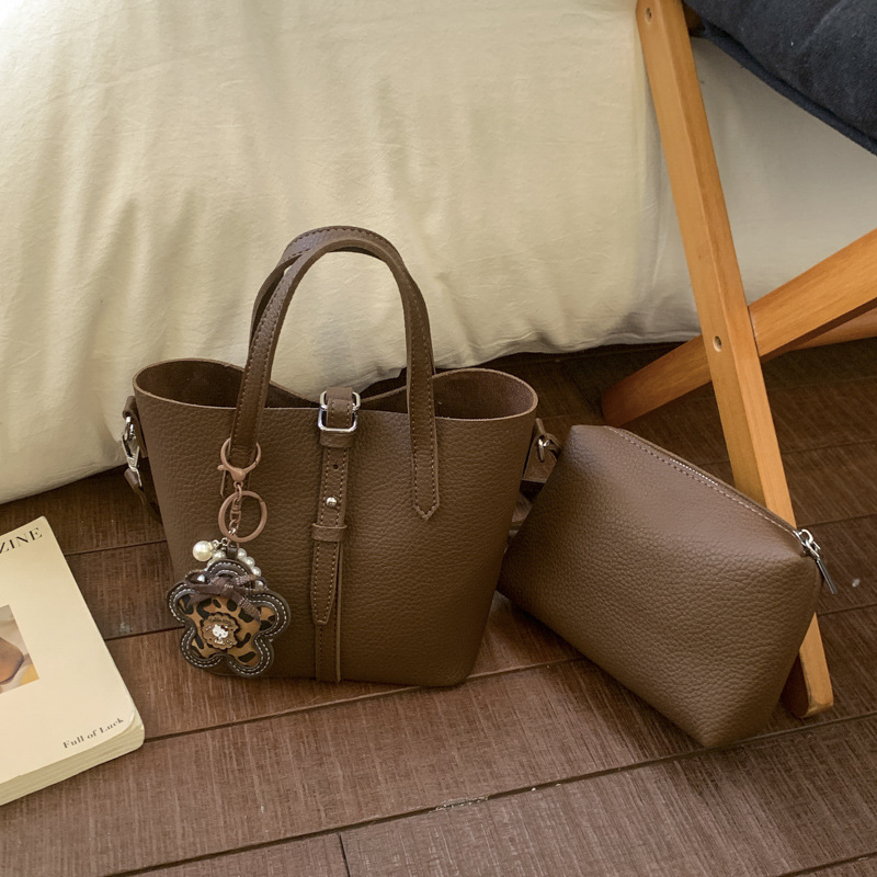 Nicho coreano canasta de platos portátiles bolsos de cubo para mujeres 2026 ventas calientes nuevas bolsas de hombro casuales de gran capacidad