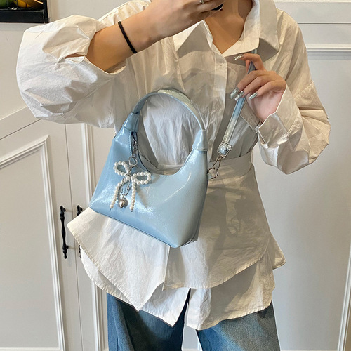 Fashionable casual quality niche women's bag 2025 new armpit bag versatile shoulder crossbody bag commuting tote bag