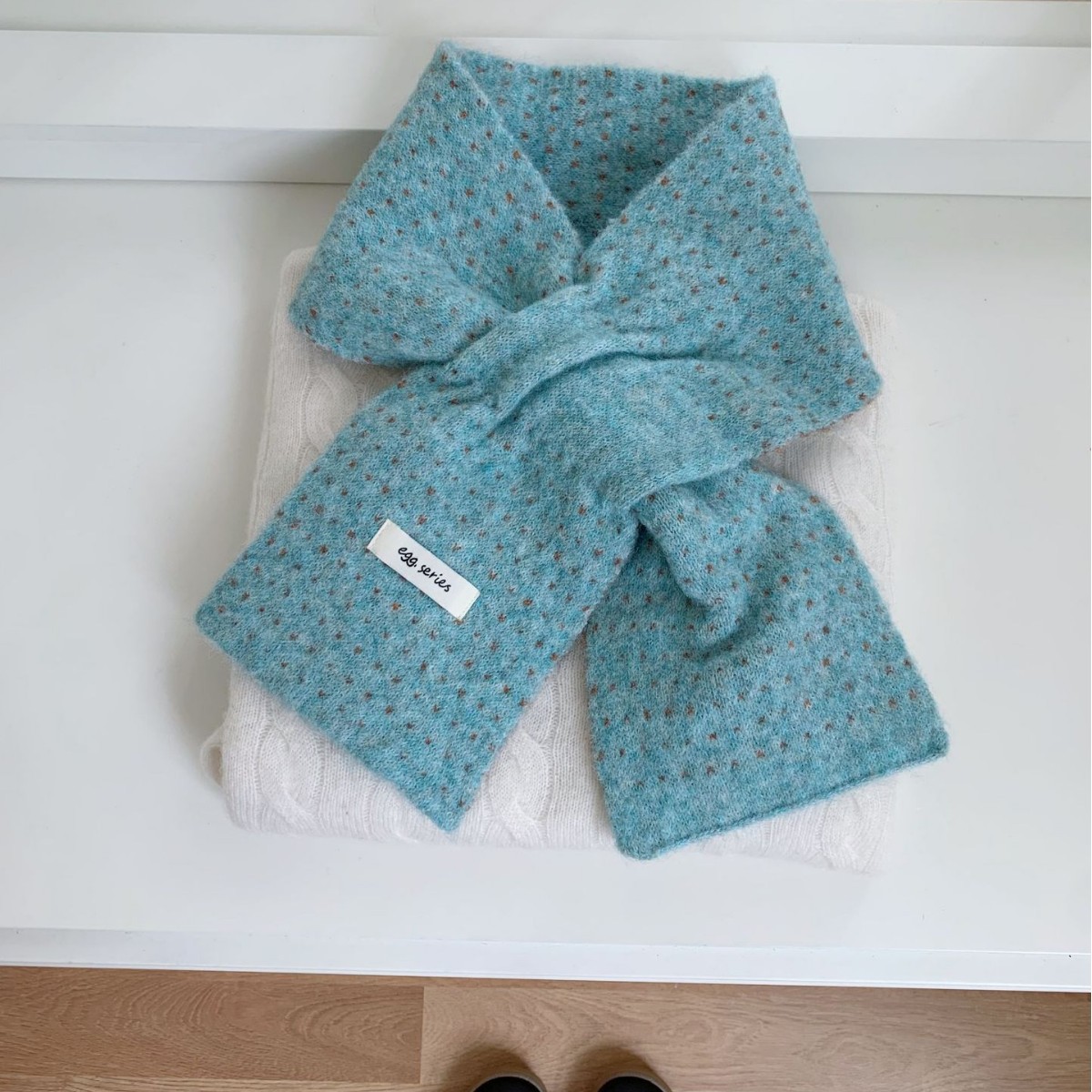 Korean-style cross-dot knit scarf for women, autumn and winter versatile soft plush simple warm neck-protecting short neck warmer trendy