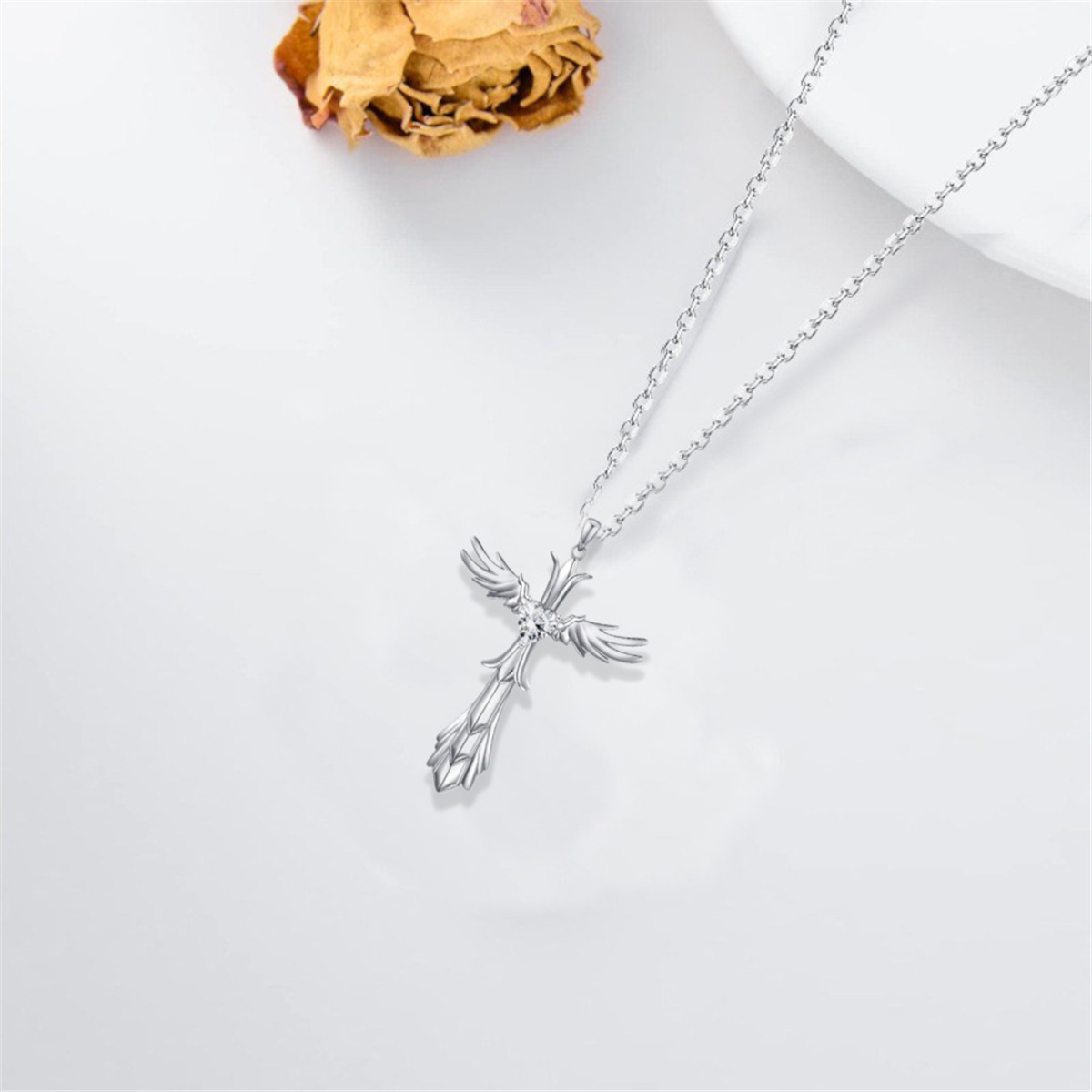 Collana con ciondolo croce e ali d'angelo per donna stile retrò_voghion.com