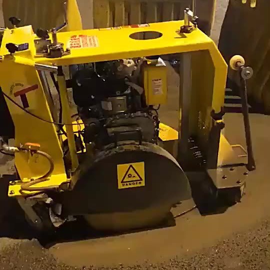 Máquina de corte de redondo de cubierta de pozo totalmente automática máquina de corte de reparación de pavimento multifuncional máquina de corte de costura de caminata de pista circular