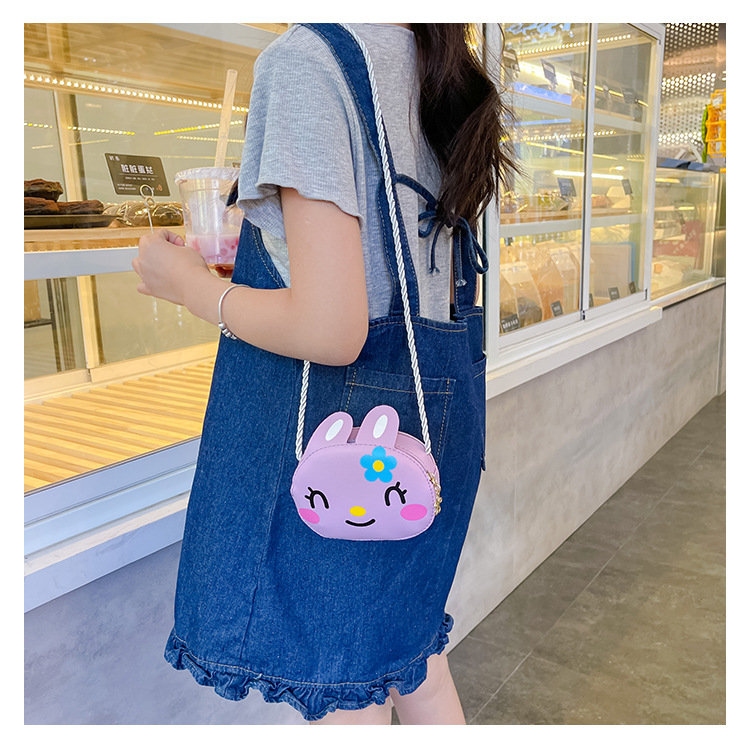 109g Weight Polyester Lining Material Zipper Closure Type Single Shoulder Strap Strap Type Crossbody Bag Bags Type Holiday, Daily Occasion PVC Material Anti-theft Function Animal Pattern All Seasons Season Women's Gender Cute Style Round Shape Medium Size Women's Medium PVC Animal Cute Round Zipper Crossbody Bag 5