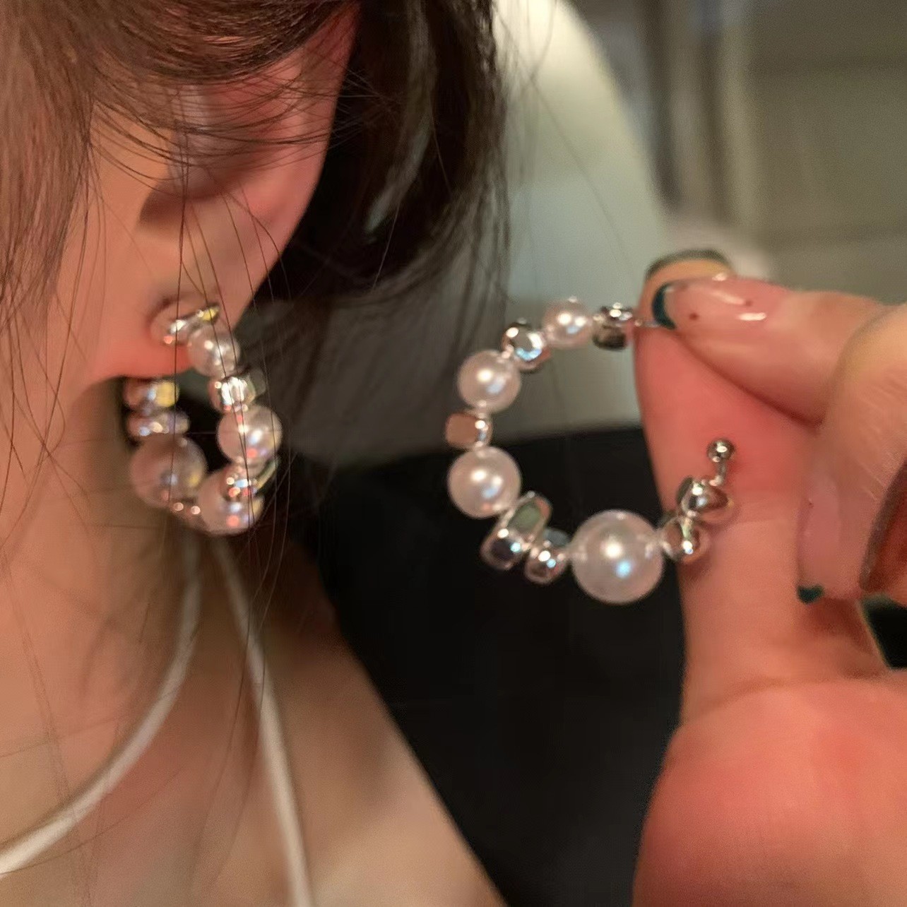 Pearl broken silver c-shaped earrings