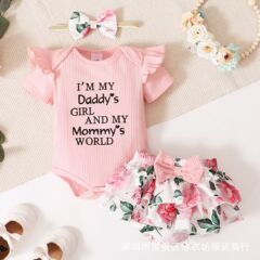 国境を越えた乳幼児の半袖の三角の服の夏の女の子のアルファベットの刺繍の上着の花のスカートの蝶結びのスーツ