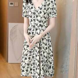 法式v领碎花短袖雪纺连衣裙女夏季2026新款夏装显瘦气质收腰a字裙
