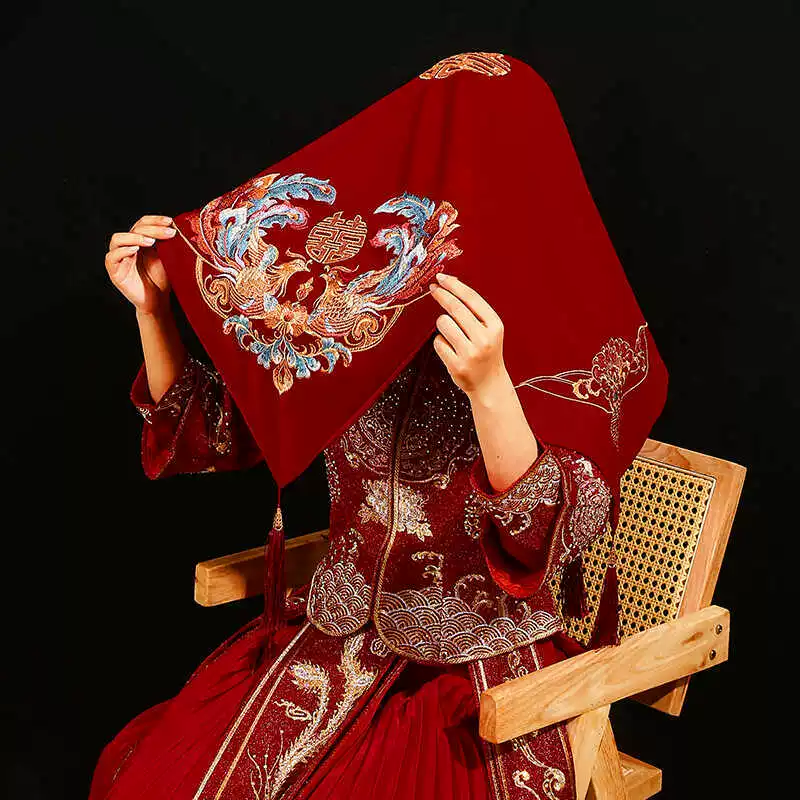 Chinese -style bride 2024 new red hijab, tassel wedding hijab, red embroidery dragon and phoenix Xiuhe service ancient Xipa