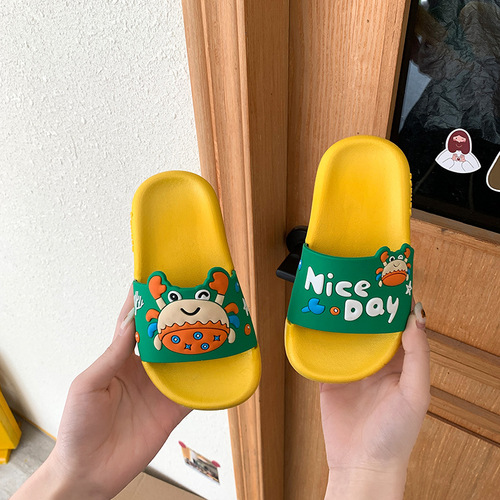 One piece of drop-shipping children's slippers for summer new beach cartoon cute male and female internet celebrities wear PVC plastic shoes inside and outside