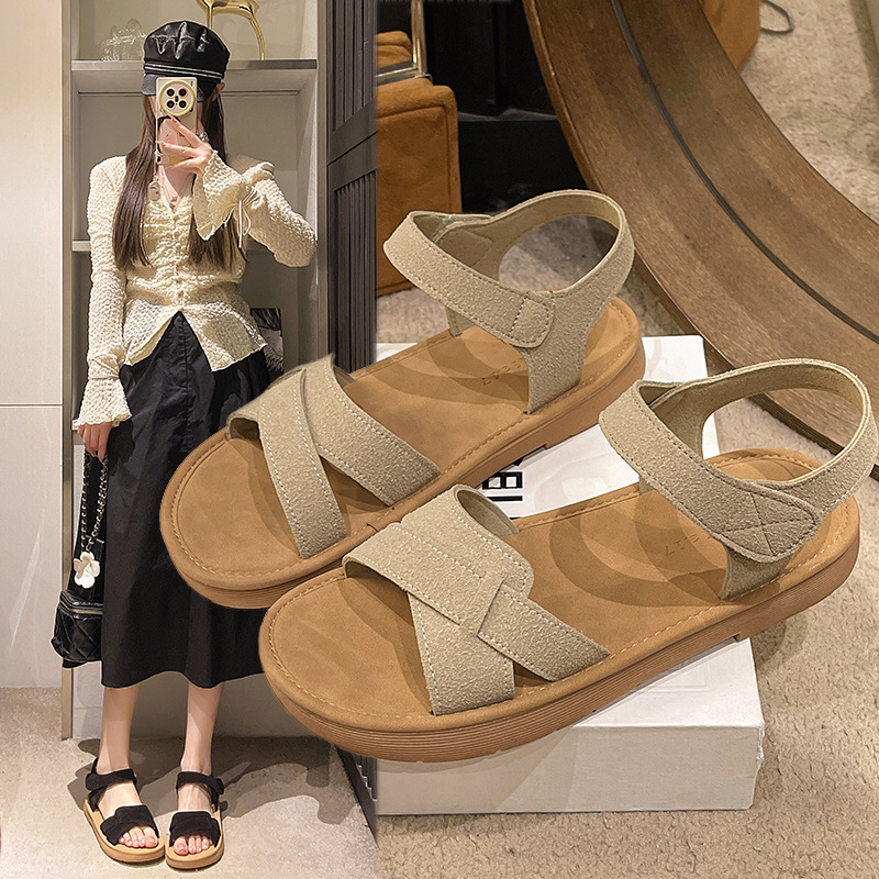 2025 primavera y verano nuevas sandalias de tendón de tauro para mujeres sandalias casuales cómodas velcro tacones bajos zapatos romanos suaves al por mayor