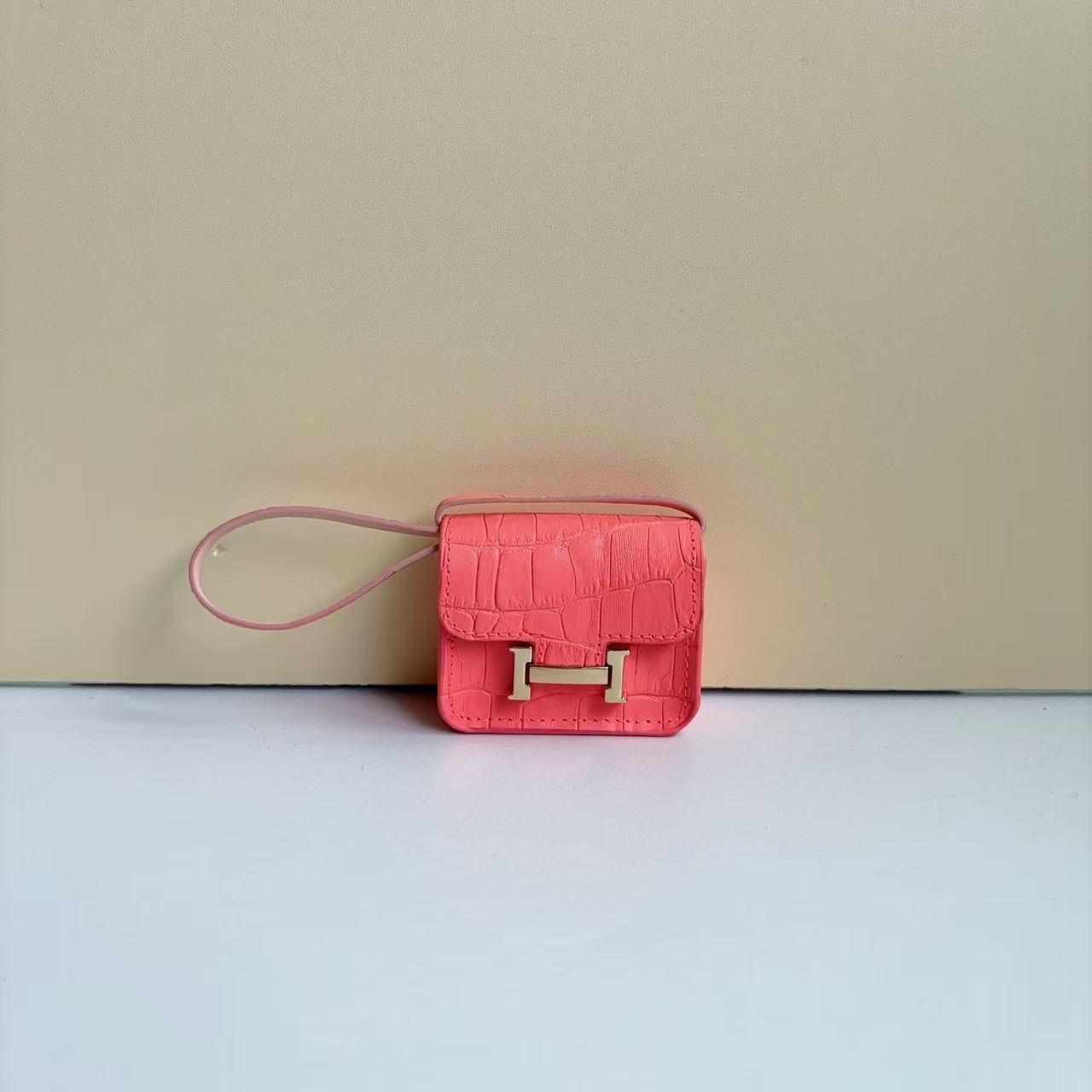 형광 핑크 악어 패턴