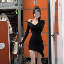 辣妹黑色纯欲不规则长袖连衣裙新款秋冬气质收腰短裙修身显瘦打底