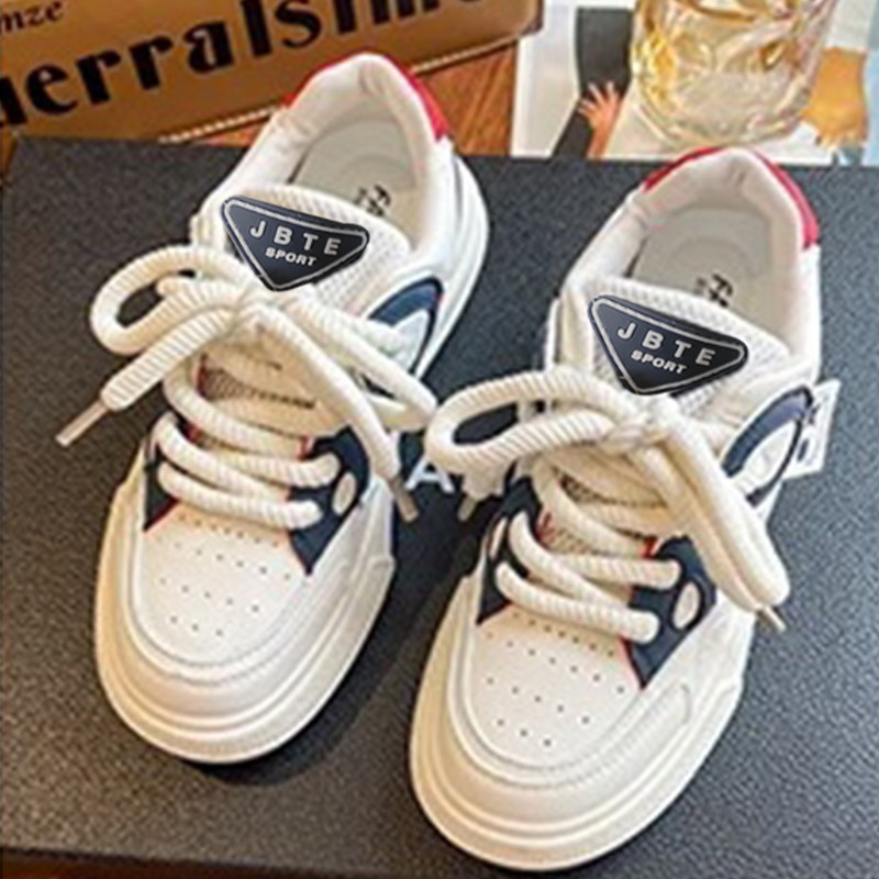 Primavera y otoño zapatos blancos de suela gruesa, tendencia de moda ligera, versátil, zapatos casuales de nicho.