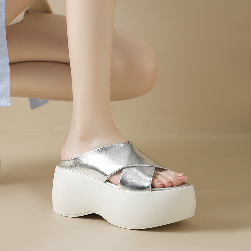 Dép sandal nữ quai chéo đế xuồng cao cấp, dây chéo mảnh, đế dày tăng chiều cao, thoải mái đi hè — Màu đen, Màu vàng, Màu bạc
