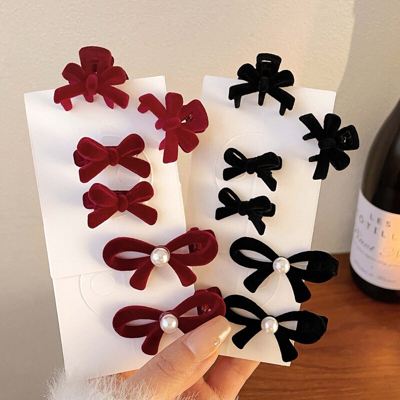 Autumn and Winter Side Fringe Hair Clip with Red Velvet Bow, New Year Red Hairpin, Women's Duckbill Hair Clip, Hair Accessory Autumn and Winter Side Fringe Hair Clip with Red Velvet Bow, New Year Red Hairpin, Women's Duckbill Hair Clip, Hair Accessory