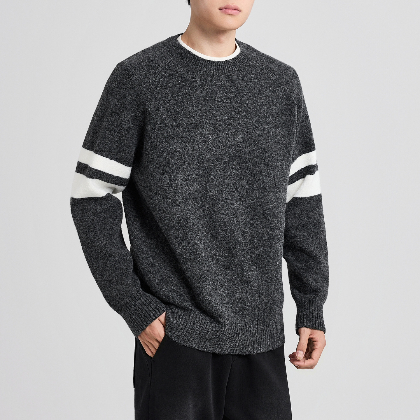 Áo len nam cổ lọ phối sọc tay raglan — Xám hoa đen