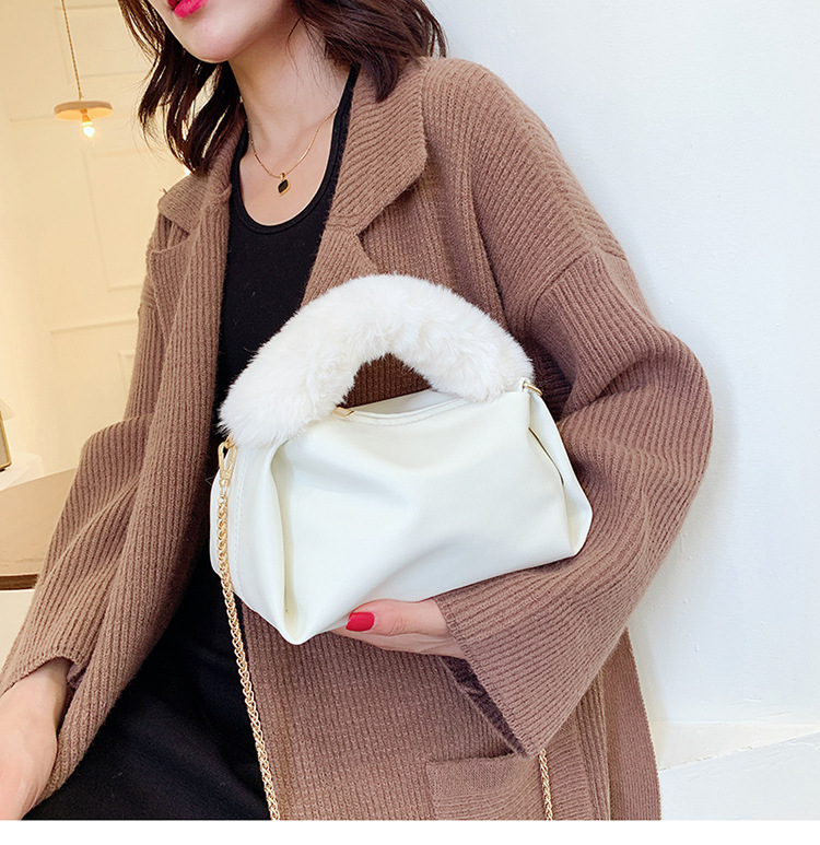 Plush Tote Large Capacity 2021 Autumn New Chain Plush Bag Hand Carrying Western Style Shoulder Messenger Bag display picture 6