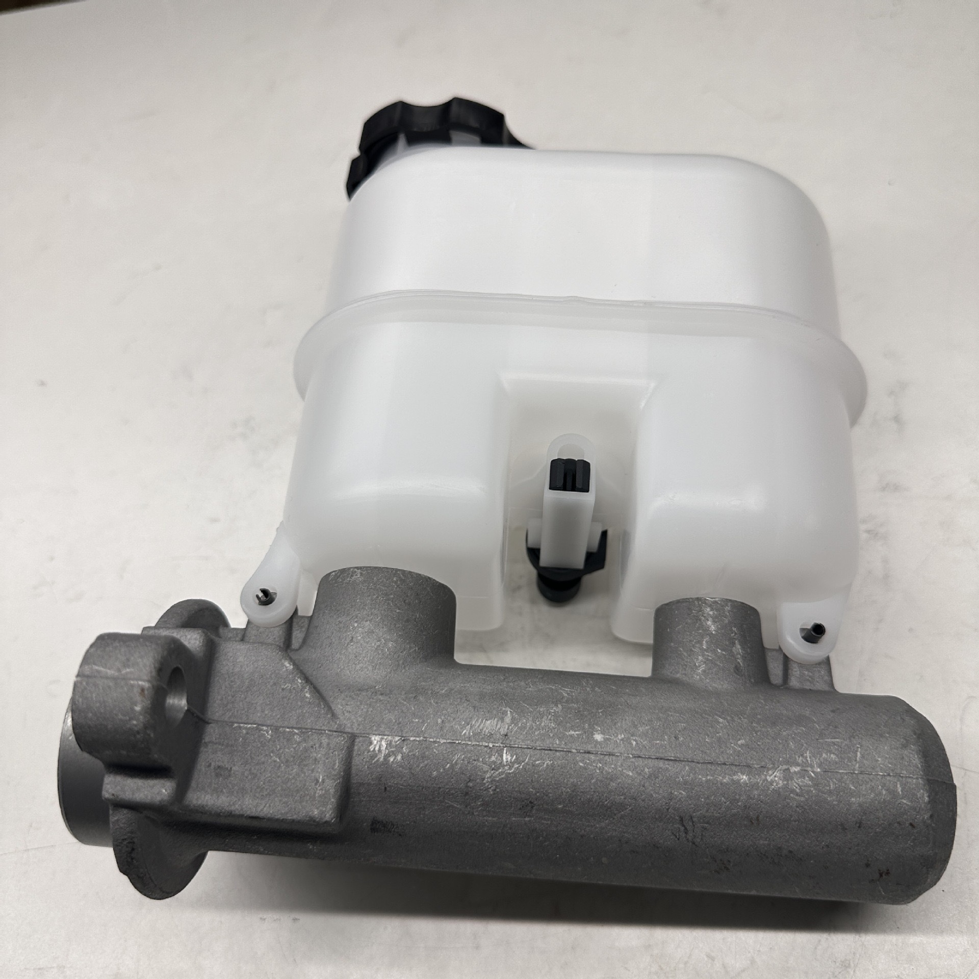 92100980,13286444 brake master cylinder, suitable for universal Chevrolet Cruze models, manufactured in a factory for export