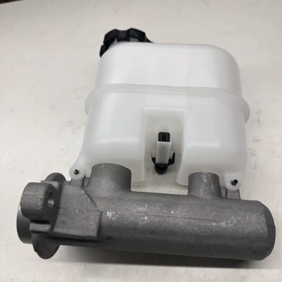 18040252 19209249 18060789 – Suitable for Chevrolet Avalanche car brake master cylinder (Brake master cylinder)