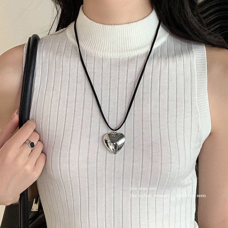 银色爱心项链毛衣链秋冬女轻奢小众长款衣服配饰高级感仿金属吊坠