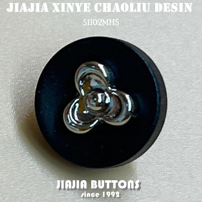 Clover Small Stud Button