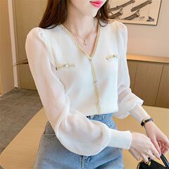 軽くて豪華なシフォンのシャツの女性のデザイン感の小さい大衆の2023春秋のフランス式はシフォンの泡の袖の底のシャツの上着のファッションをつなぎ合わせます。