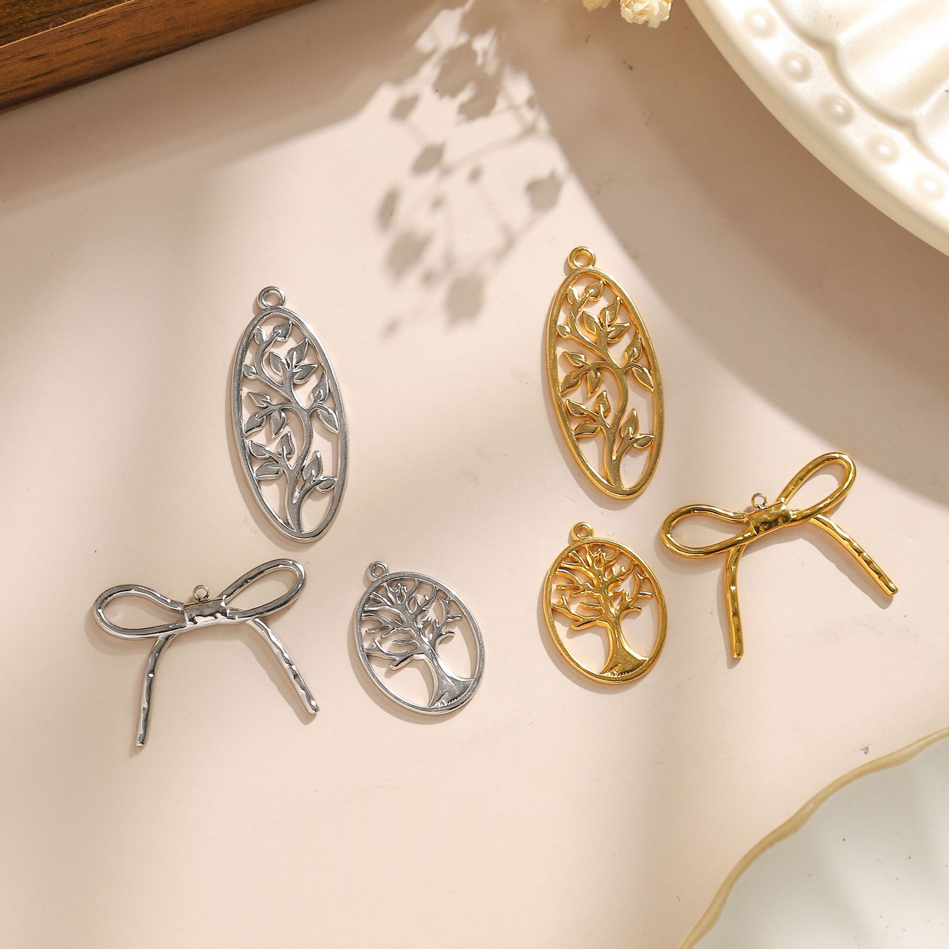 1 Piece Quantity 304 Stainless Steel Material 1 Piece 304 Stainless Steel Leaves Bow Knot Pendant