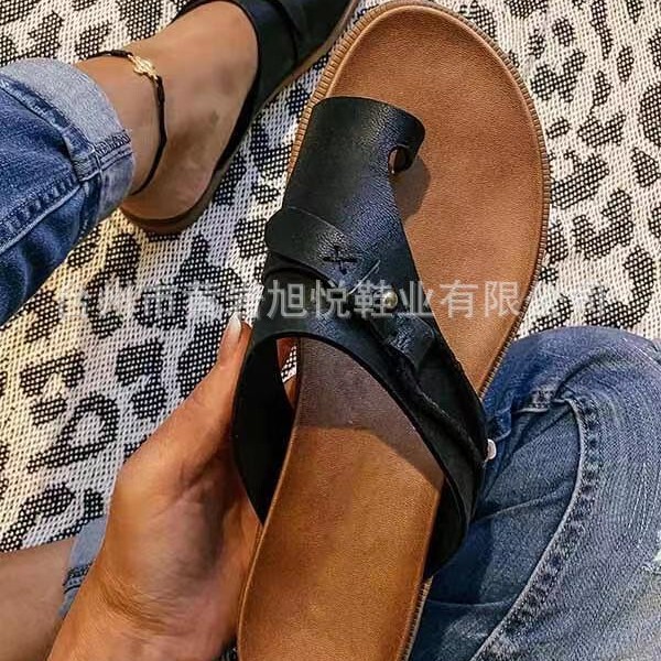 Fashionable lightweight slippers
