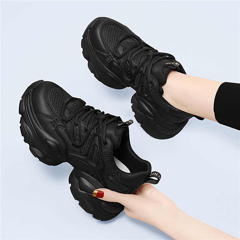 Venta al por mayor de zapatos de papá de mujer deportiva para mujer 2024 nuevo estilo de primavera y otoño de cuero todo fósforo plataforma plana suela blanda zapatos casuales de mujer