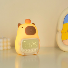 新しいカバラスマート目覚まし時計時間夜灯一体学生が起きてベッドの目覚まし時計のデスクトップをたたいて小夜灯をたたいた