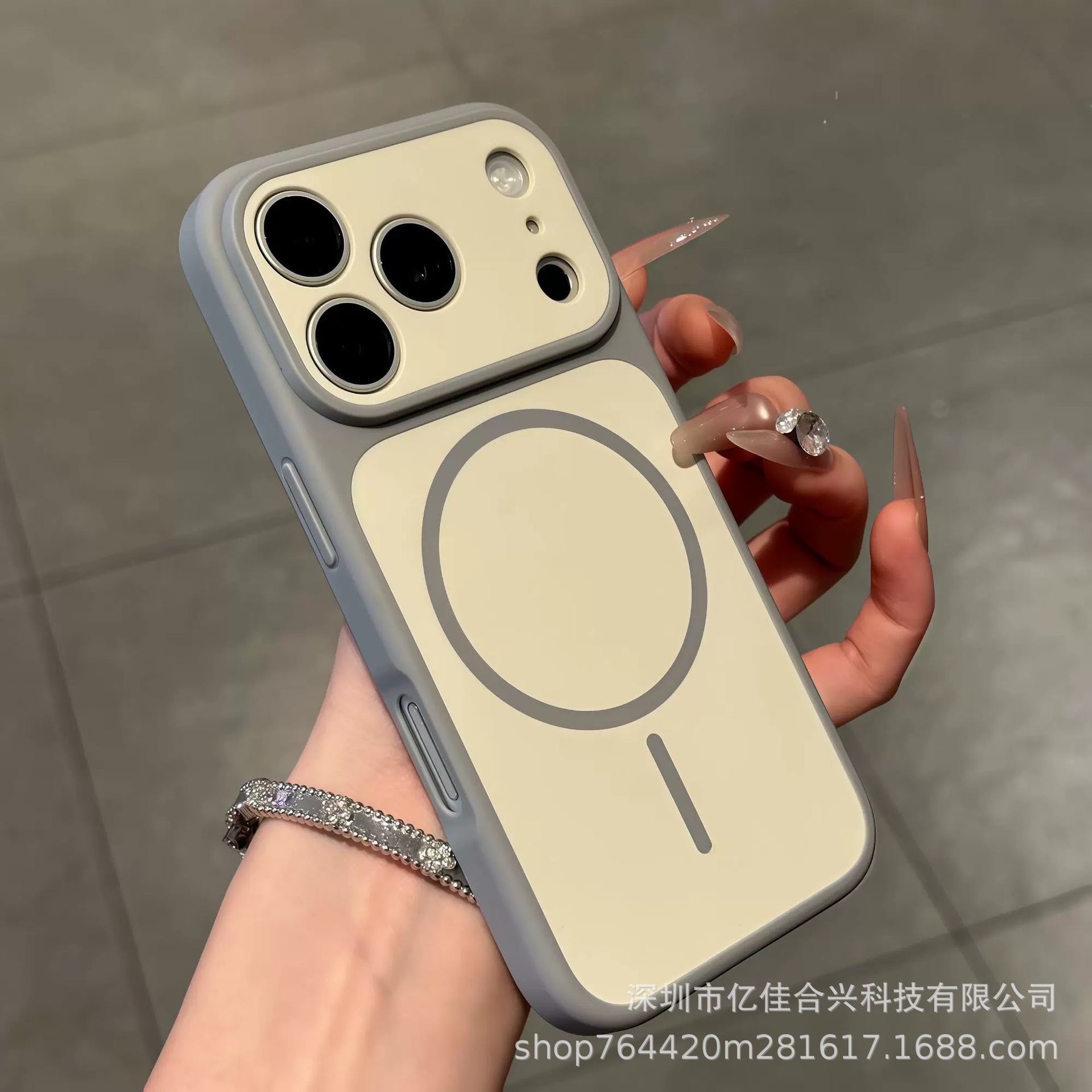 Nuevo escudo de color de dos colores para la absorción magnética de la piel para iPhone17PRO, cubierta protectora de Apple 16 / 15
