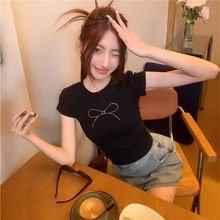 2025夏季美式辣妹短袖T恤女士露脐黑色蝴蝶结烫钻修身短款上衣潮