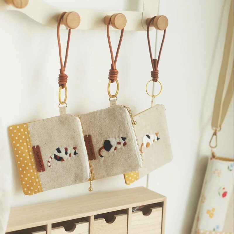 Hand Made Embroidered Three Cats Coin Purse, Key, Change, Small Rubber Band Cosmetics Bag Hand Made Embroidered Three Cats Coin Purse, Key, Change, Small Rubber Band Cosmetics Bag