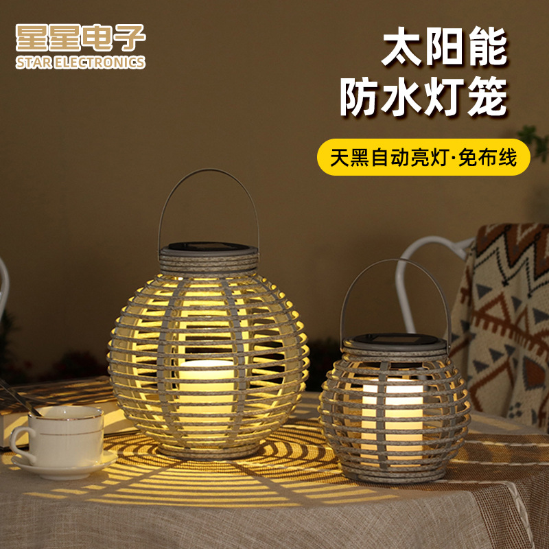 Travel bulb solar-powered