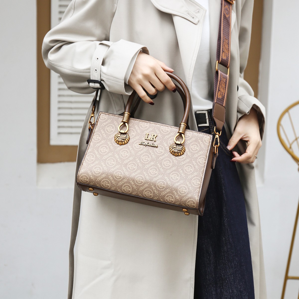 2024 invierno nuevo estilo de transmisión en vivo retrógrado impresión bolso especial de moda de gran capacidad bolso de hombro de mujer