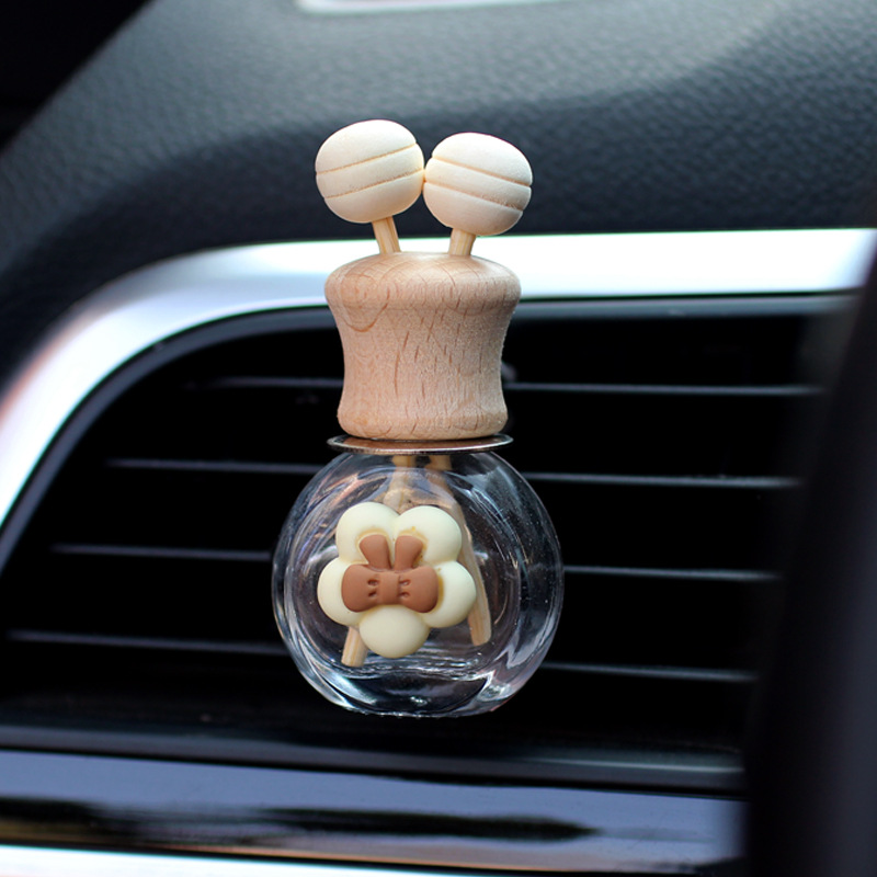 Salida de aire de perfume de coche, dibujos animados, celebridad de Internet, botella de aromaterapia de coche, clip de aire acondicionado, accesorios de coche, bowknot tembloroso