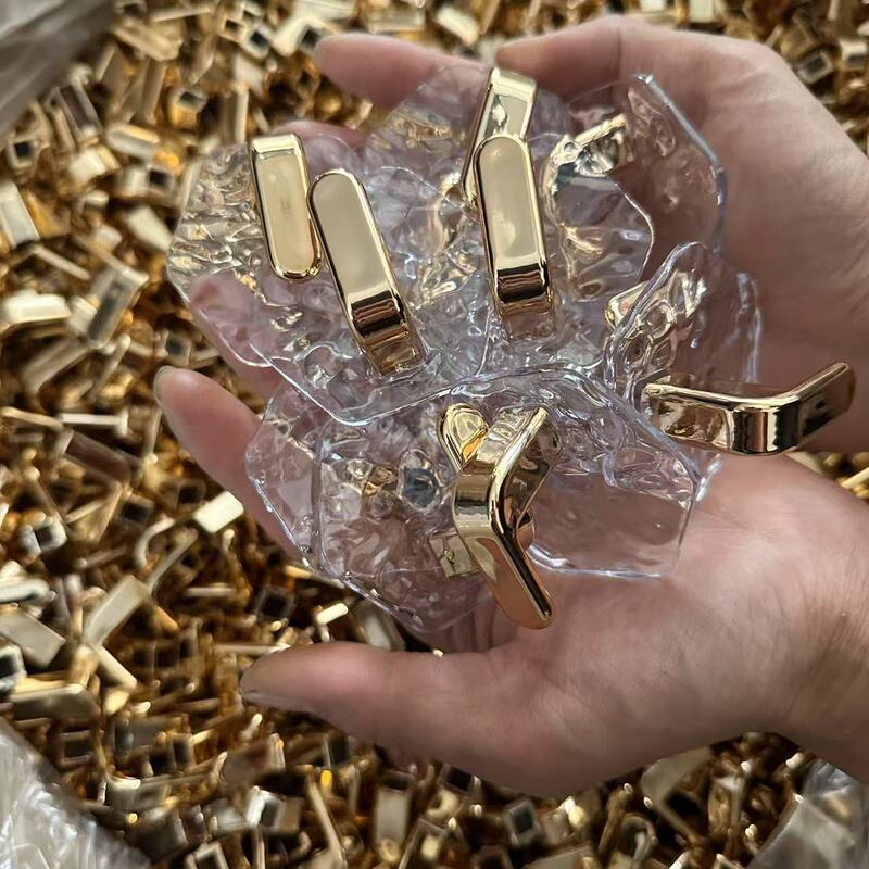 国境を越えたDouyinの売れ筋の軽い高級フック、見栄えの良いゴールデン、強力なパンチフリー、痕跡のない粘着フック、キッチンとバスルーム|undefined