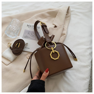 This Year's Trendy Retro Bags 2025 New Women's Bags Simple Versatile Crossbody Bags Niche Handbag Bucket Bags Lightweight