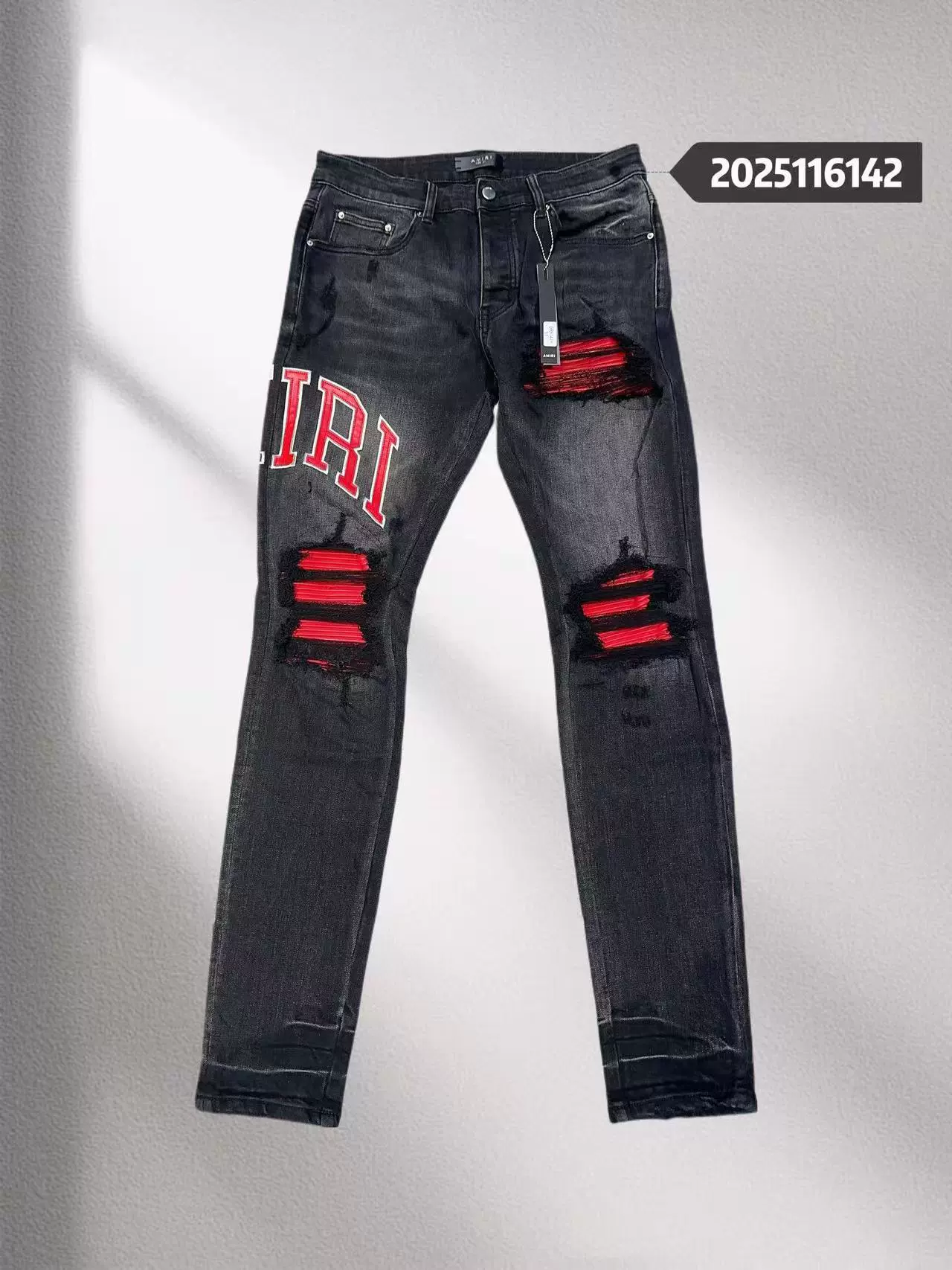 Джинсы (Jb amiri tide) с нашивками, узкий крой и эластичным низом, цвета 30–40