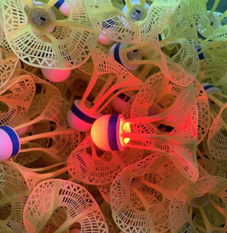 楽客発光バドミントン防風風バドミントン耐打ナイロンボールプラスチックランプ付きLED夜間発光ボール|undefined