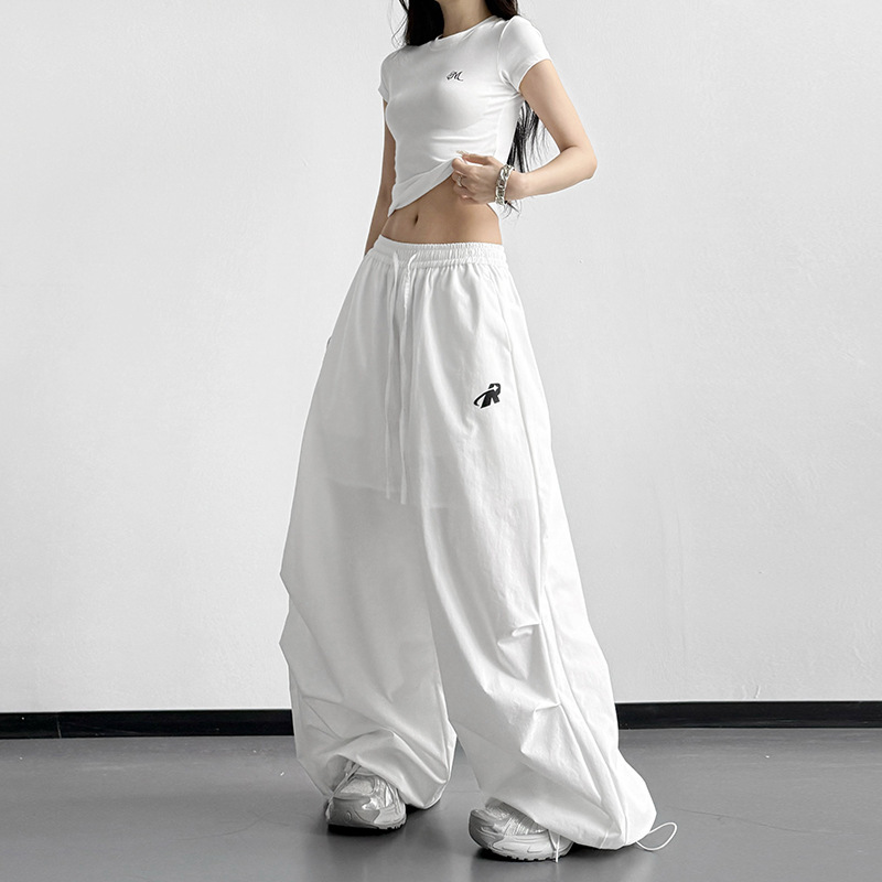 Stunning 2026 Spring/Summer New Pleated Scimitar Parachute Pants for Women, Loose Fit for Tall Individuals, Unique Wide-Leg Pants for Dancing Stunning 2026 Spring/Summer New Pleated Scimitar Parachute Pants for Women, Loose Fit for Tall Individuals, Unique Wide-Leg Pants for Dancing