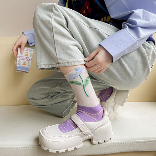 Purple flower socks women's mid-calf cotton socks spring, autumn and winter cute forest flowers caramel macchiato tulip trend