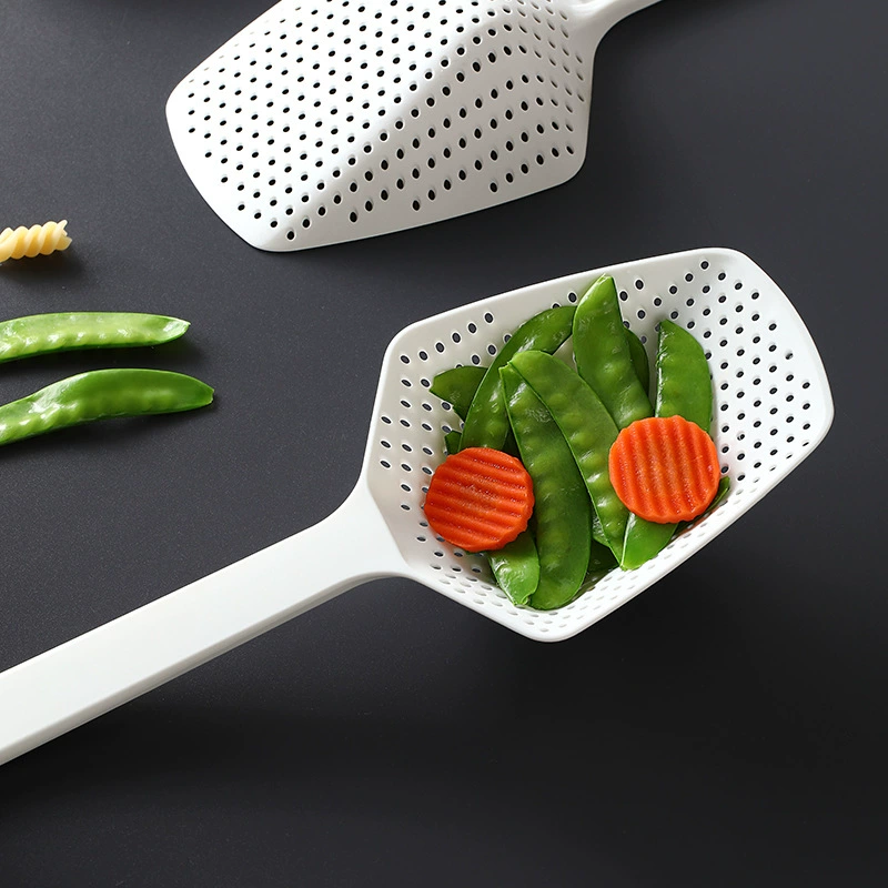 Японская большая лапша дуршлаг на кухне