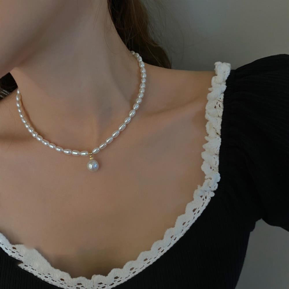 Elegant Lady Geometric Imitation Pearl Copper Women's Pendant Necklace display picture 1