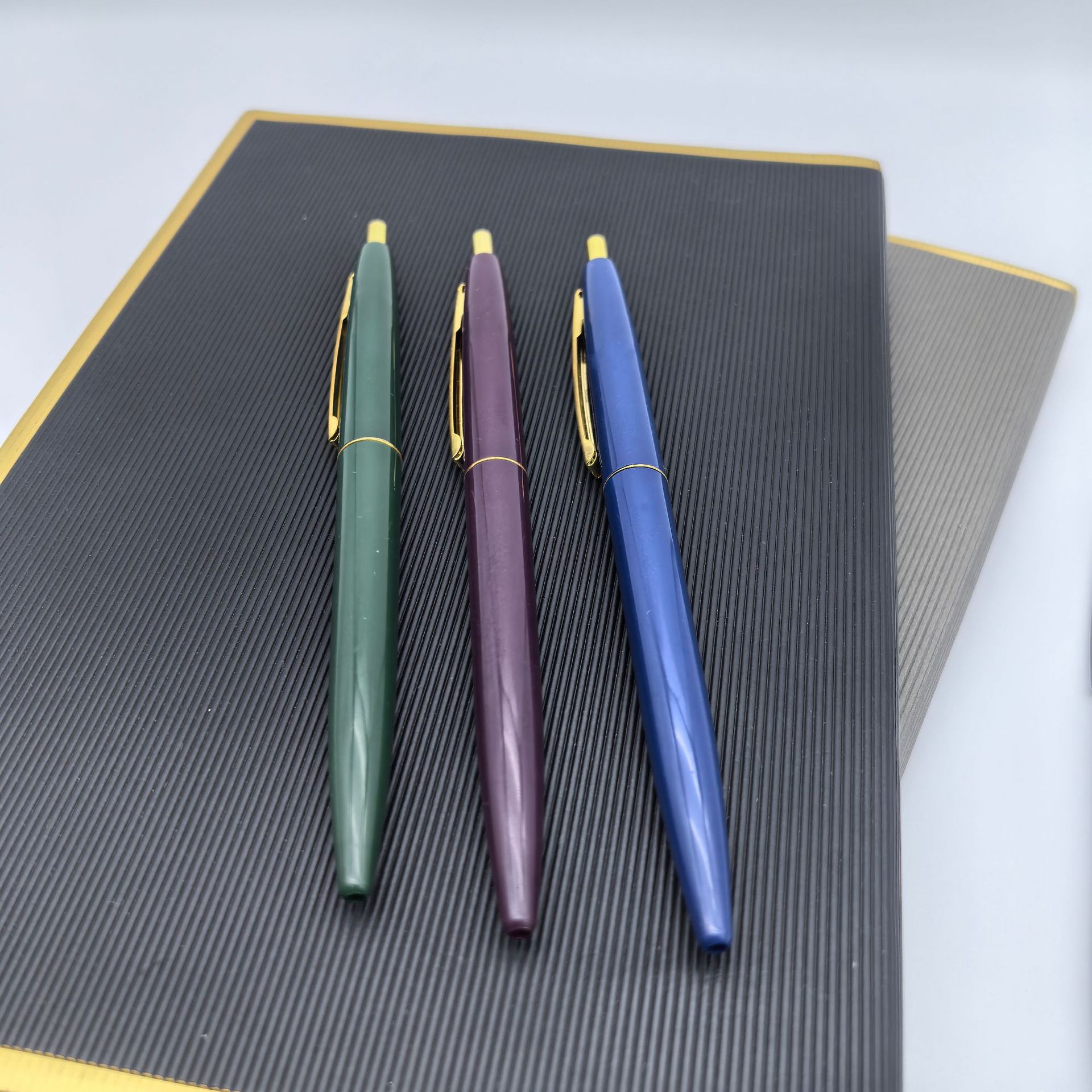 Personalizado clásico retro bolígrafo pequeño hotel Gaoshi puede hacer un conjunto de bolígrafo de promoción de publicidad de presión