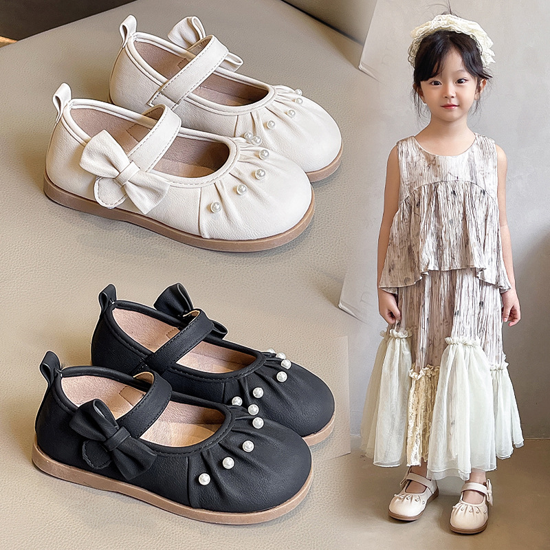 Zapatos de cuero para niñas 2025 nuevo estilo primavera y otoño estilo extranjero para niñas arco con suela suave zapatos de princesa zapatos de perla de moda para niños