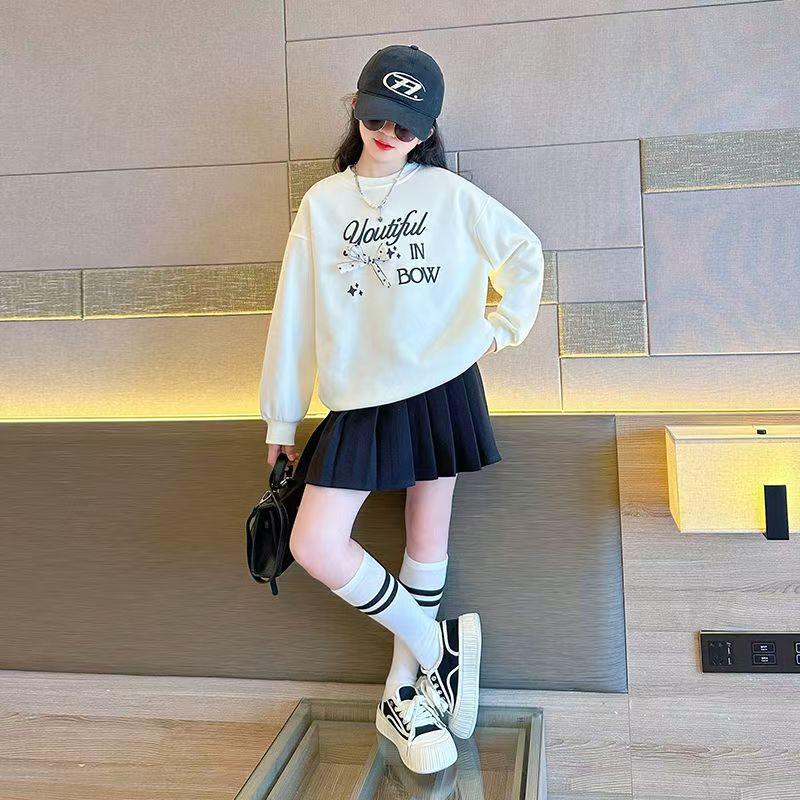 2025 New Style Girls' Spring Outfit: Stylish Two-Piece Set with Sweatshirt and Pleated Skirt for Early Spring