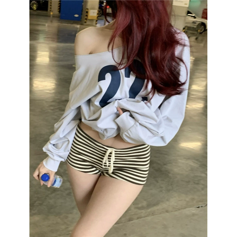 Полосатые шорты для женщин, американские нишевые эластичные повседневные теплые шорты на шнурке + сексуальная свободная толстовка с наклонными плечами Pure Desire